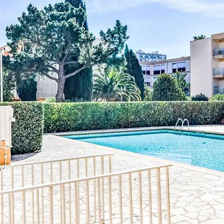 Cyclades Dans Piscine Tennis Boulodrome